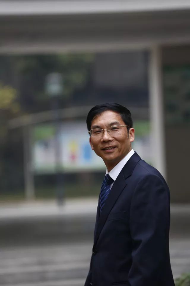 四川教师风采丨田精耘：耕好教育这亩田