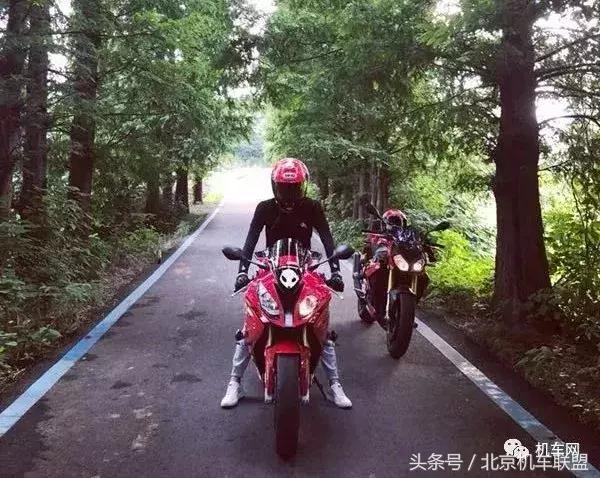 鎽╁弸鍏矾涓婂睍绀烘懇鎵樿溅甯呮皵鍗佽冻,鎽╁弸楠戣缇庢櫙瑙嗛