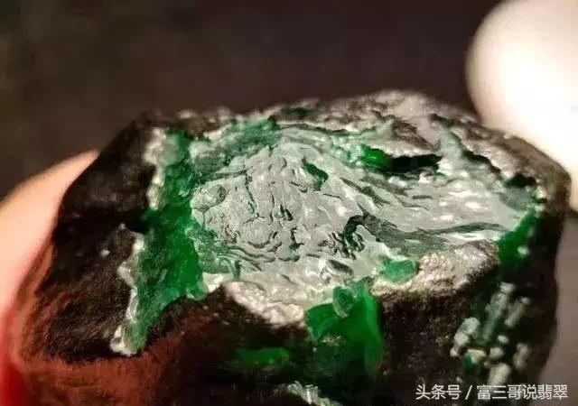 赌石应当赌什么样的翡翠原石,赌石赌的是玉还是翡翠
