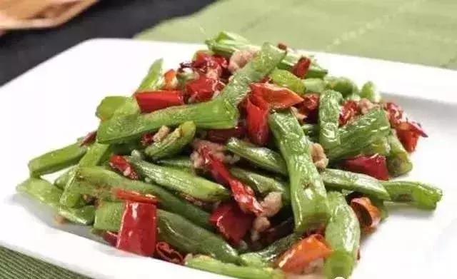 豆角炒不熟是怎么回事,豆角炒的不怎么熟能吃吗