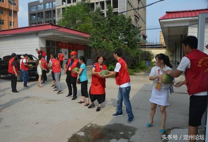 河北定州这些人竟然买了一万两千斤西瓜！给全城最可爱的人