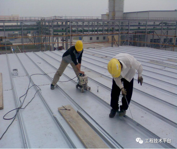 钢结构屋面和顶面施工办法,钢结构屋面安装品质控制要点