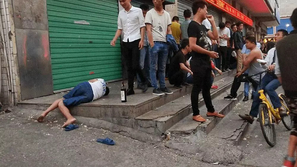 勒紧裤腰带再难的日子总会过去了,勒紧裤腰带过日子图搞笑