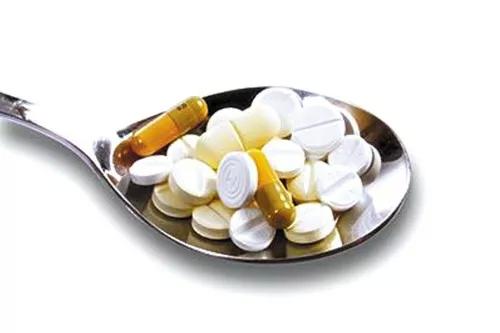 18岁男生找网友做变性手术，主刀“医生”技术是看视频学的