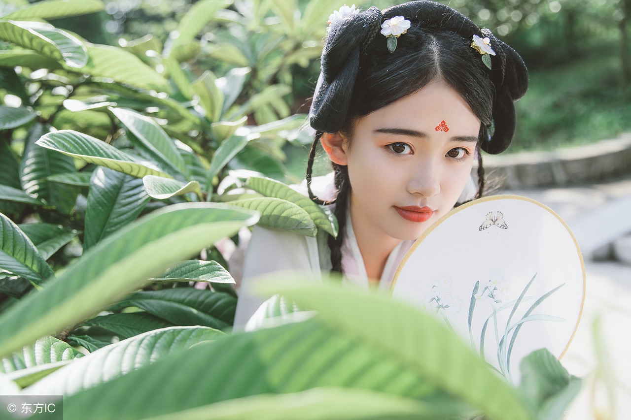 领导公派美女替我去学校开家长会，另外交给我一项“特殊”任务