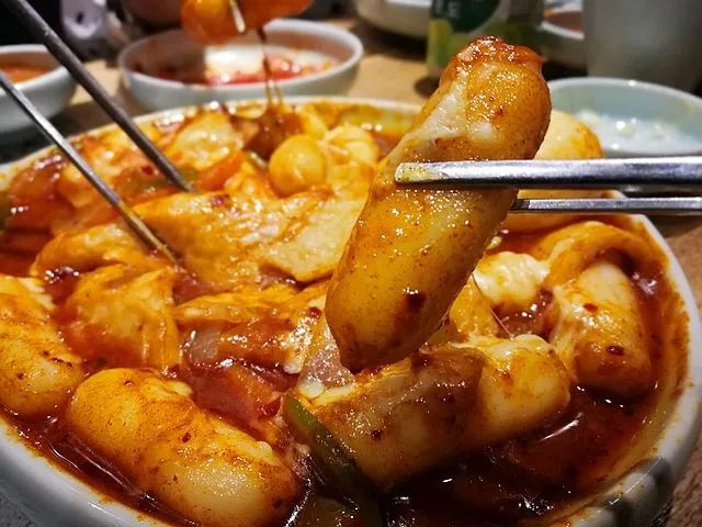 在太原能感觉在釜山街头吃烤肉，各种“芝士小吃”满屏食欲