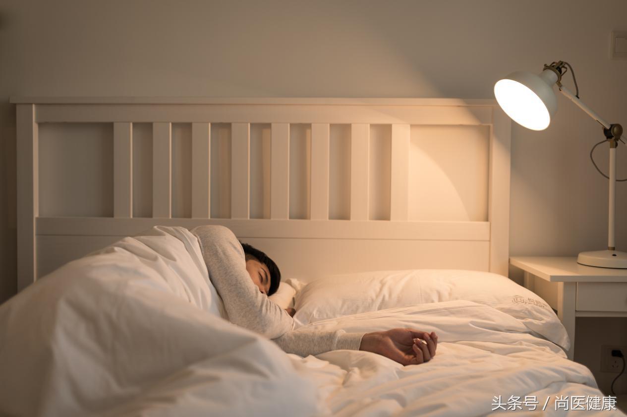 睡前做什么事快速入睡,睡前做好六件事轻松提高睡眠品质