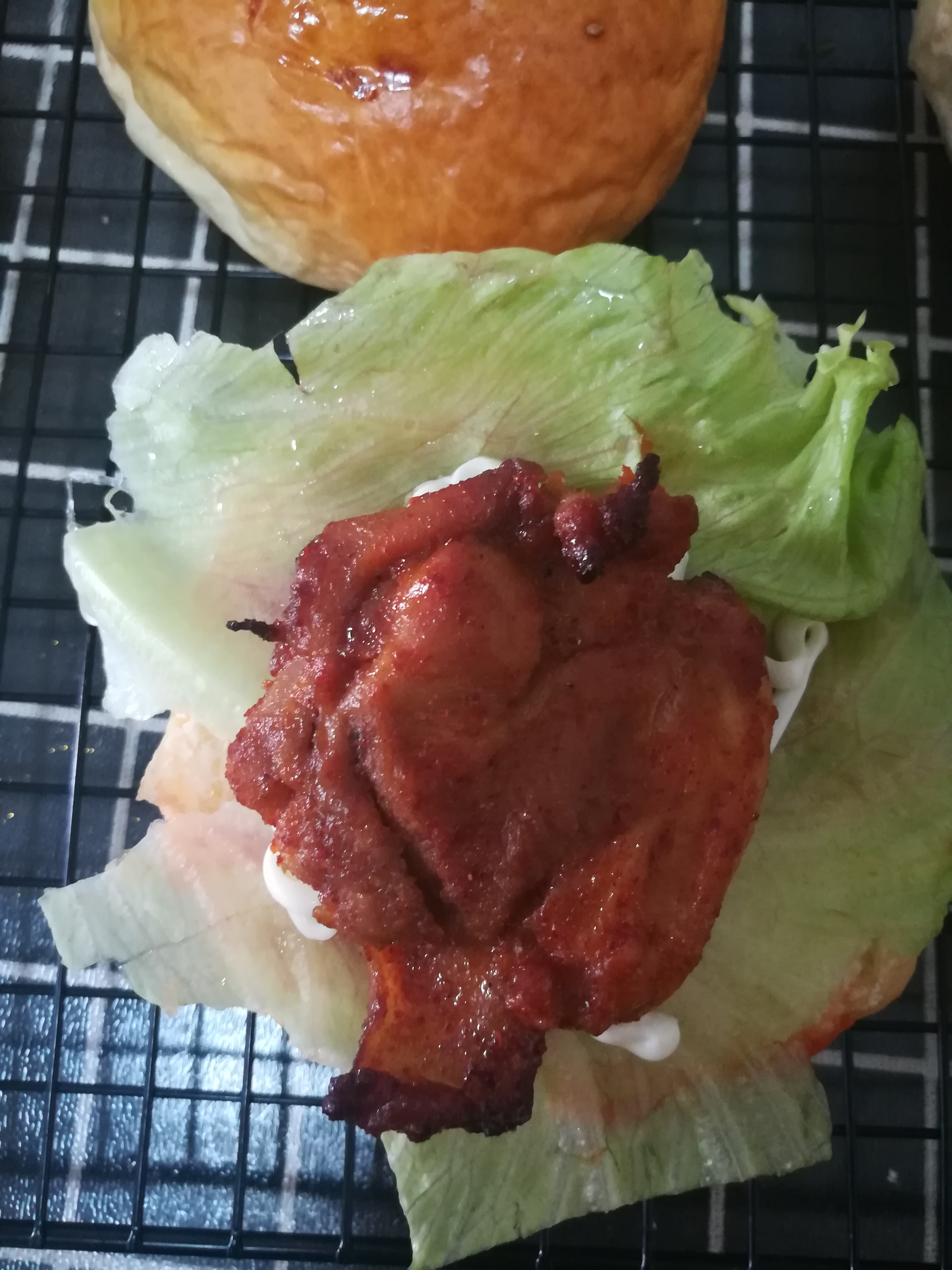kfckfc,肯德基麦辣鸡腿汉堡做法