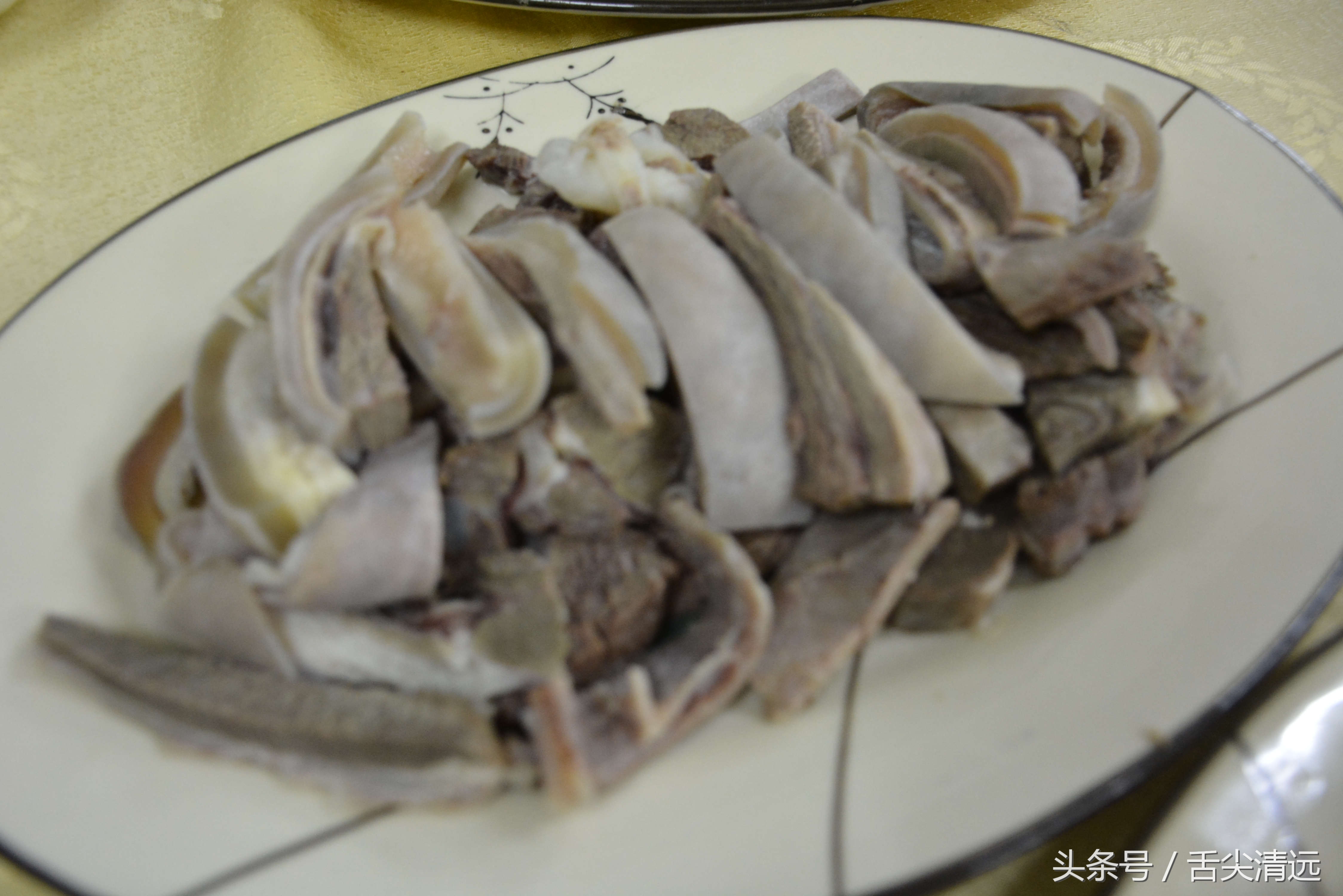 记得暴龙哥那两只驴仔吗？来清远了，人们都到这排队宠幸，爆场！