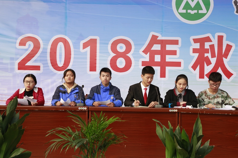 团结拼搏自信自立展现自我,团结拼搏精神视频