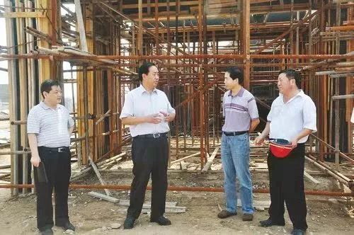 科级女干部2.3亿存款53套房产的背后：与副市长存不正当关系