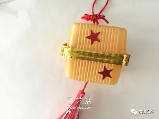 用月饼盒做最简单的手工灯笼,月饼盒子废物利用手工制作灯笼