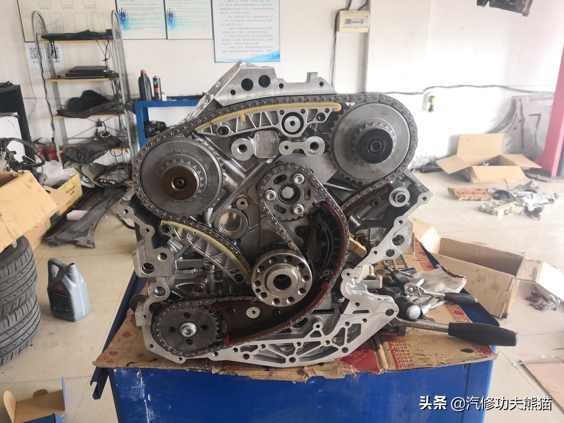 16款奥迪a6l2.5自吸发动机漏油,奥迪a6l2.4免拆烧机油处理靠谱吗