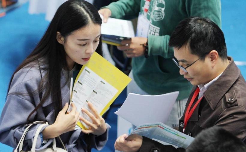 中国邮政招聘报名人多吗,2022中国邮政社会招聘