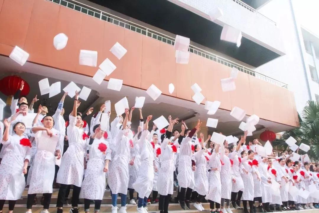 专访深圳新东方就业负责人李涛：为了保障学生就业他们都做了什么