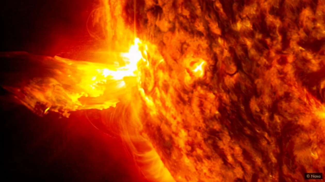 穿过太阳圈：探索太阳系以外的奇异太空