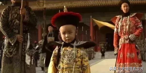 爱新觉罗溥仪戴眼镜照片,末代皇帝溥仪是怎么近视的
