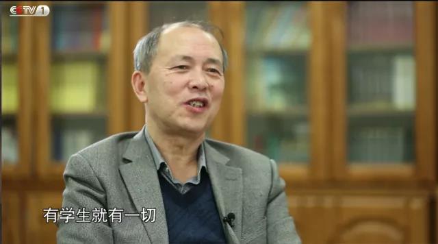 辞去副厅长职务，56岁的他成为高校辅导员，被央视《新闻联播》聚焦！