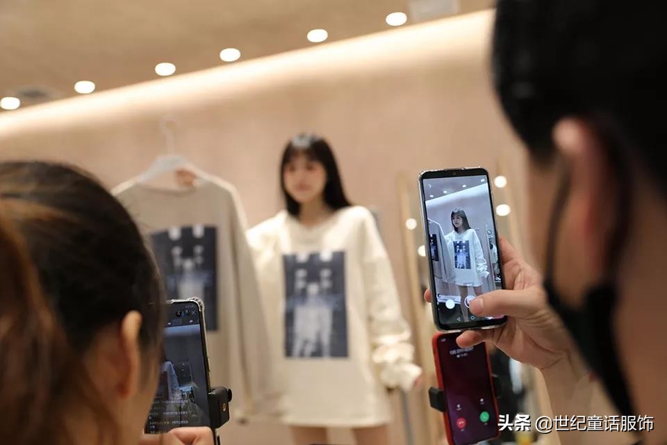 实体服装店怎样开直播卖衣服,服装实体店里如何边卖货边直播