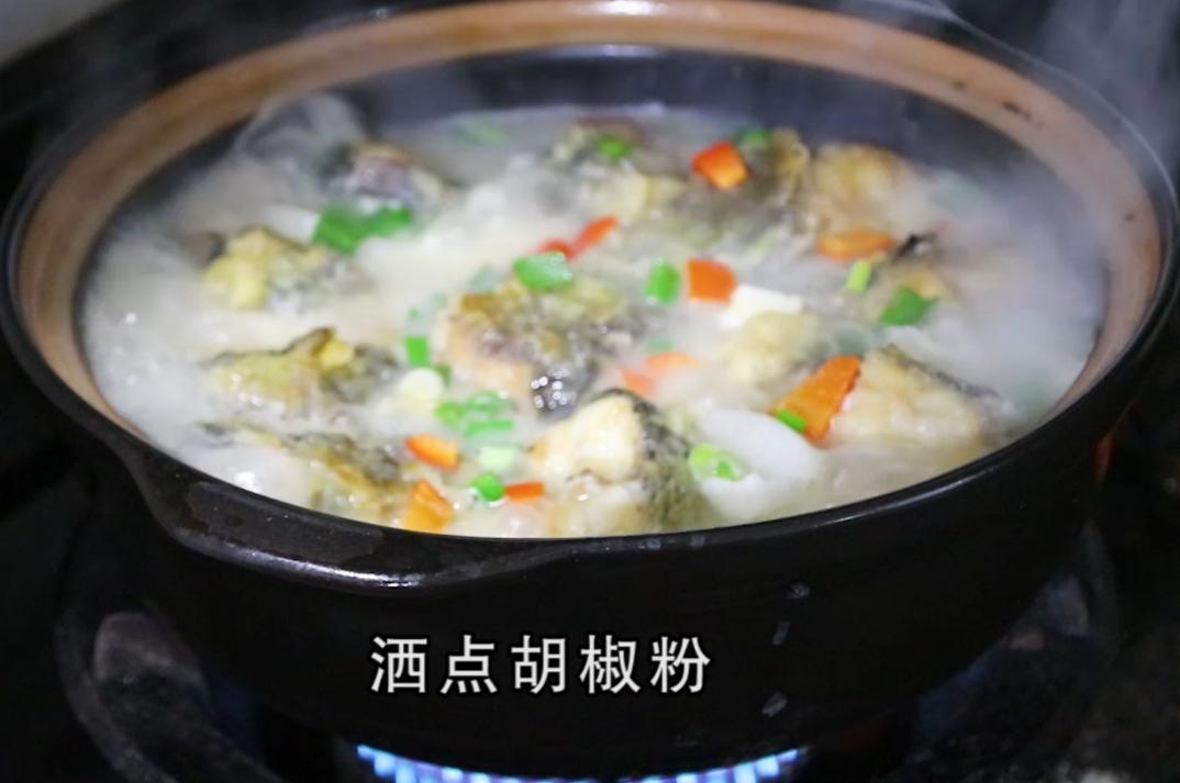 草鱼做汤好吃的做法,草鱼怎么做汤浓肉鲜