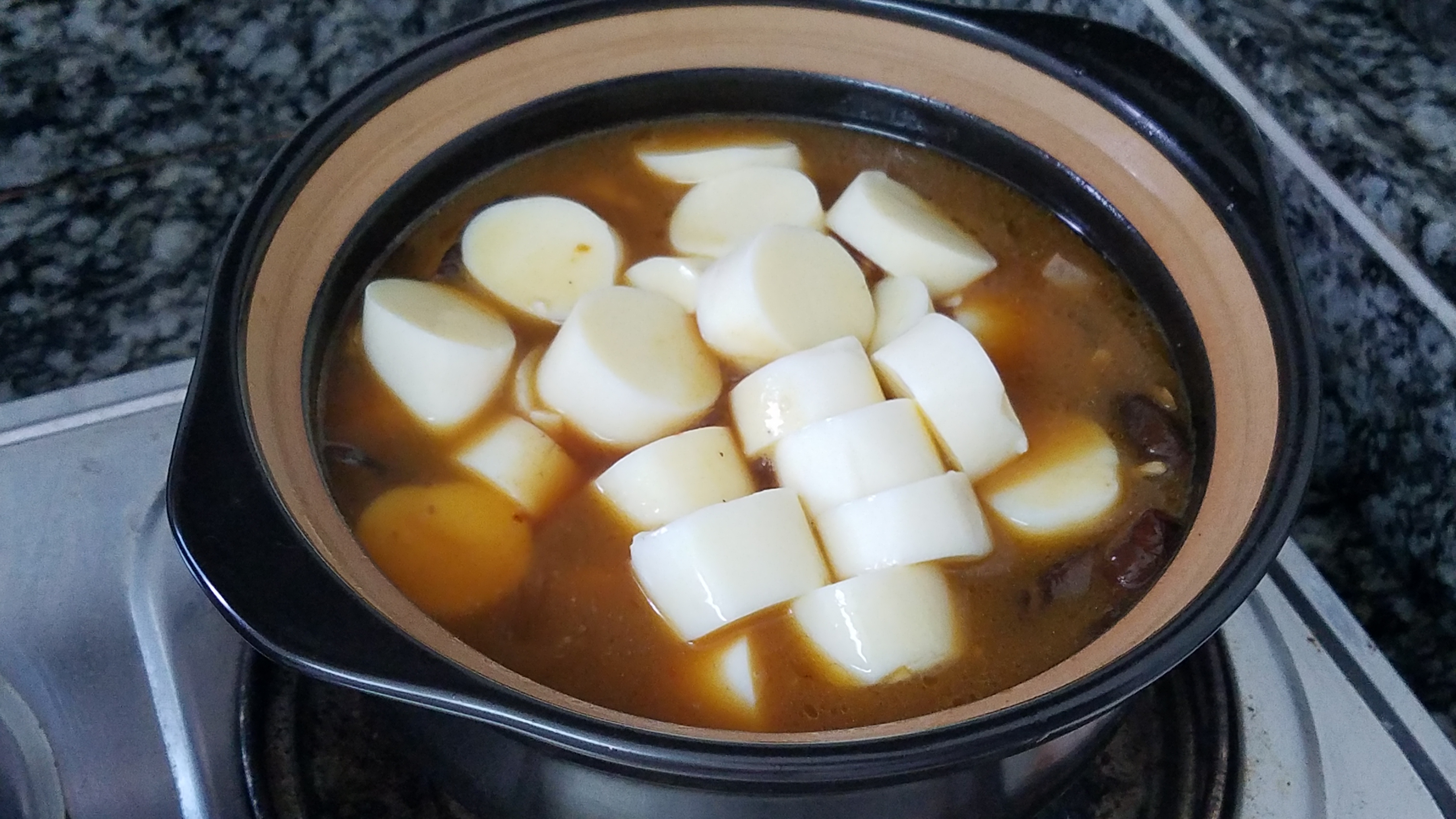 怎么炖鱼豆腐好吃又简单家常做法,江苏连云港豆腐炖鱼的家常做法