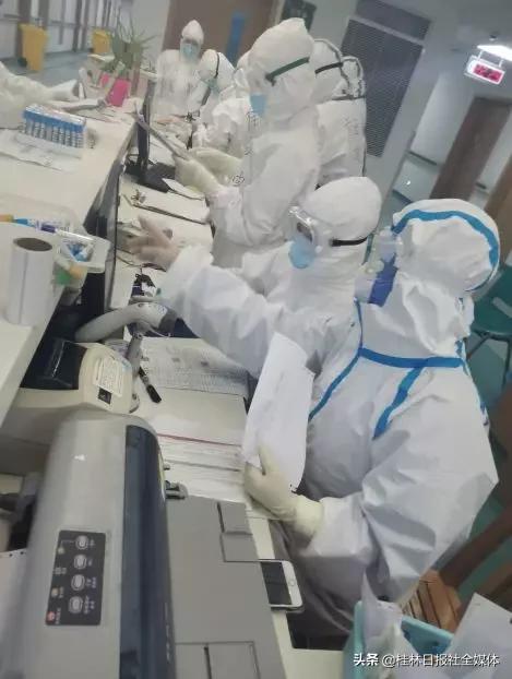 向离休老干部致敬,为95后护士点赞