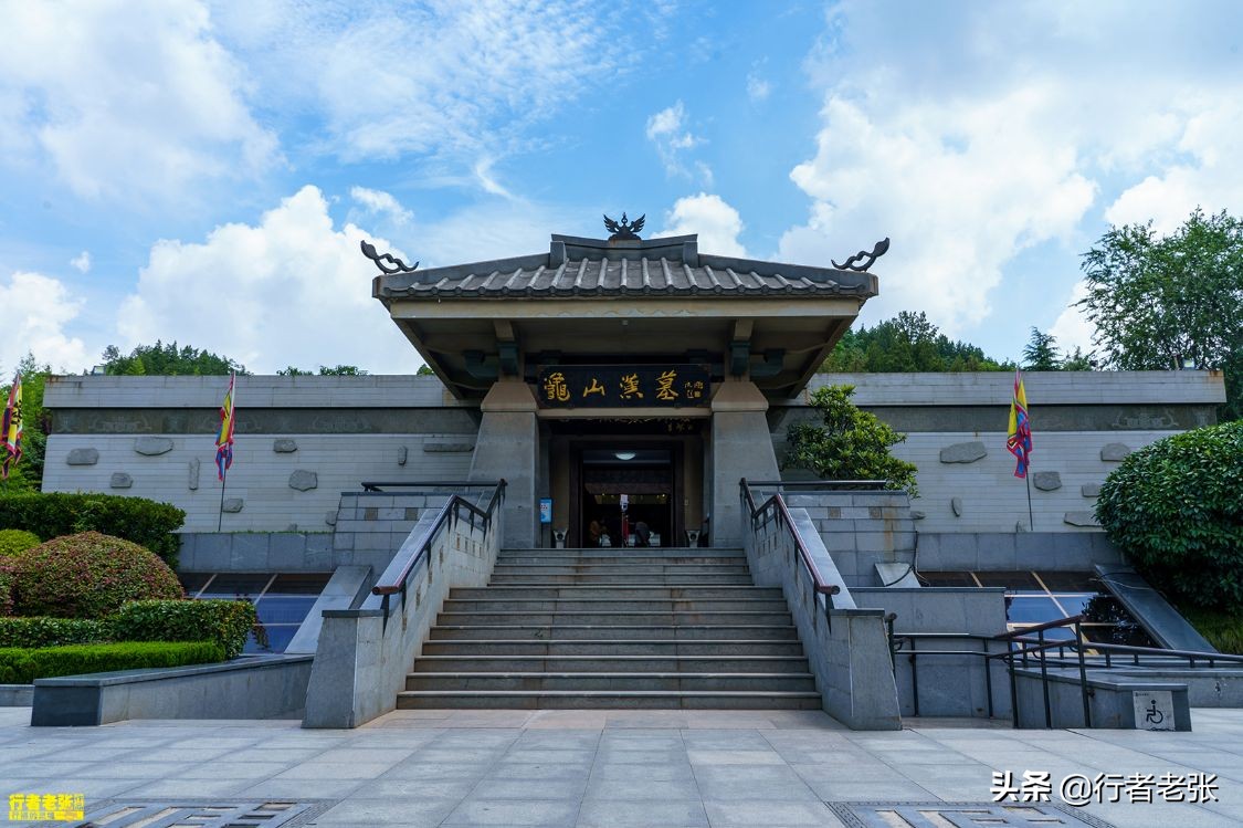 龟山汉墓与金字塔,龟山汉墓是怎么被发现的