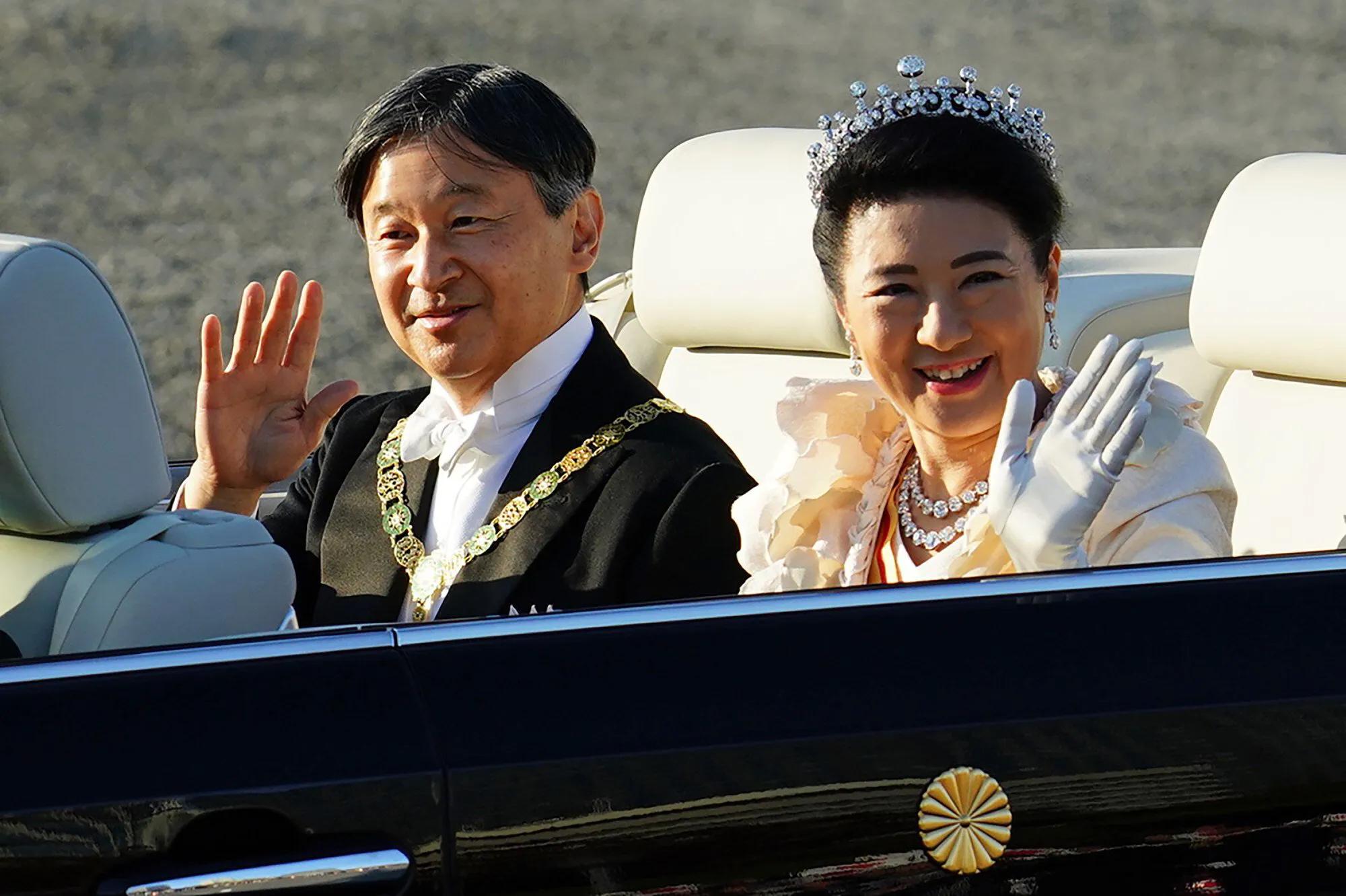 日本雅子皇后王冠,日本皇后雅子漂亮吗