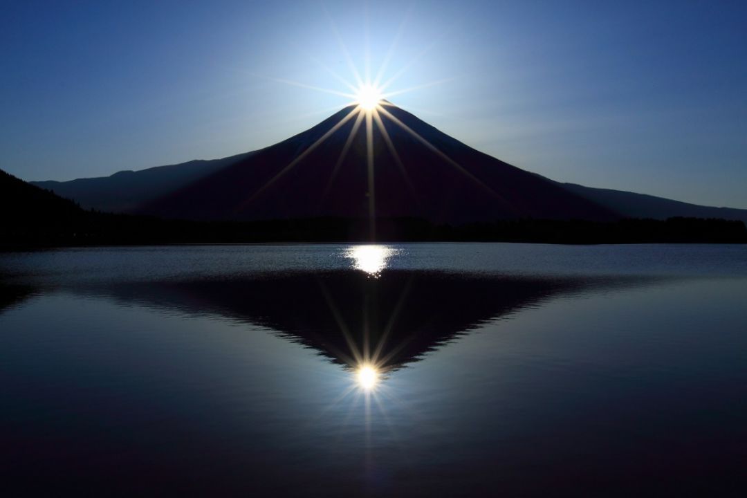 日本第一高峰富士山,富士山海拔3776米日本第一高峰