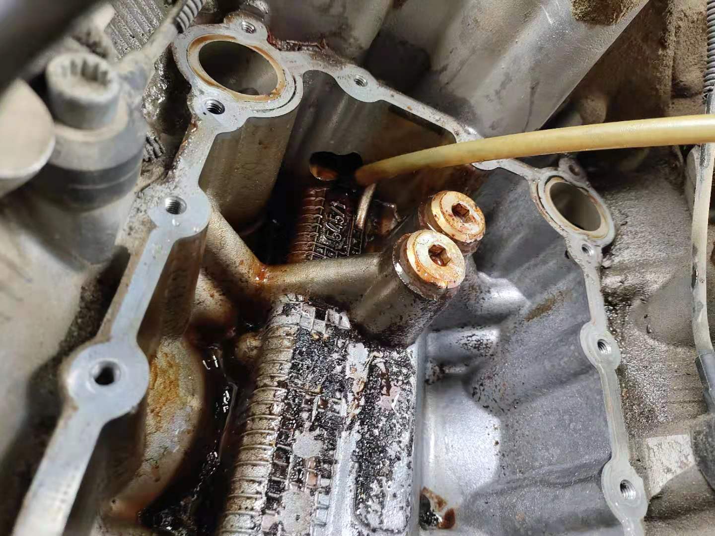 奥迪a6v6发动机漏水解决方法,奥迪a6v6发动机漏冷却液
