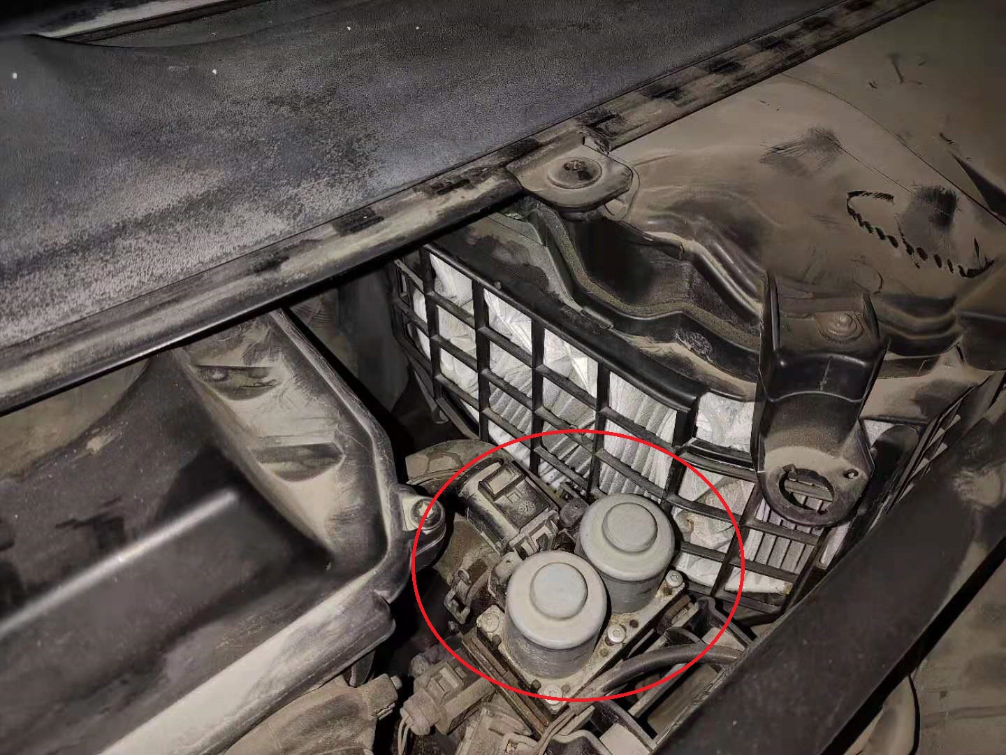 奥迪a6v6发动机漏水解决方法,奥迪a6v6发动机漏冷却液
