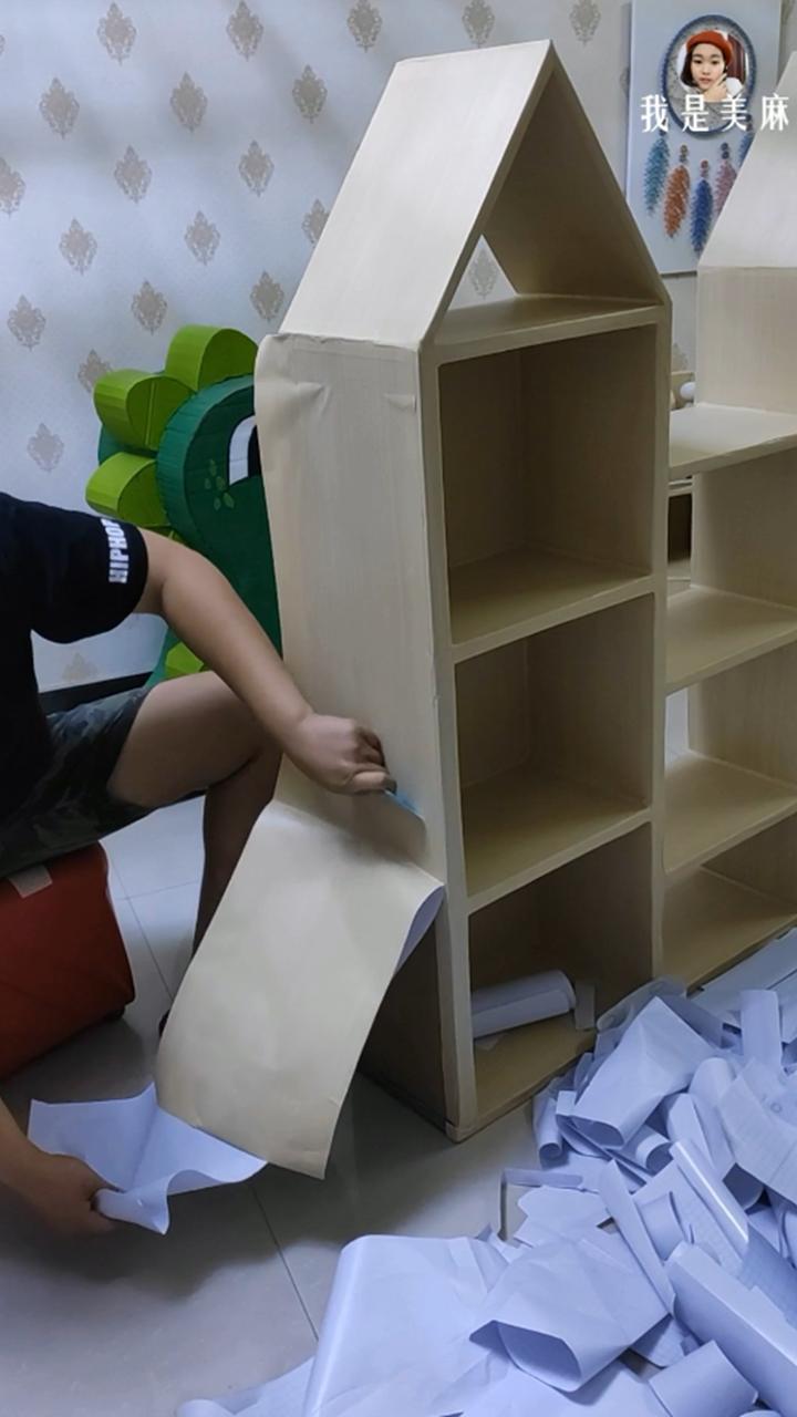 爸爸用50个快递盒做柜子,爸爸用快递箱制作书架
