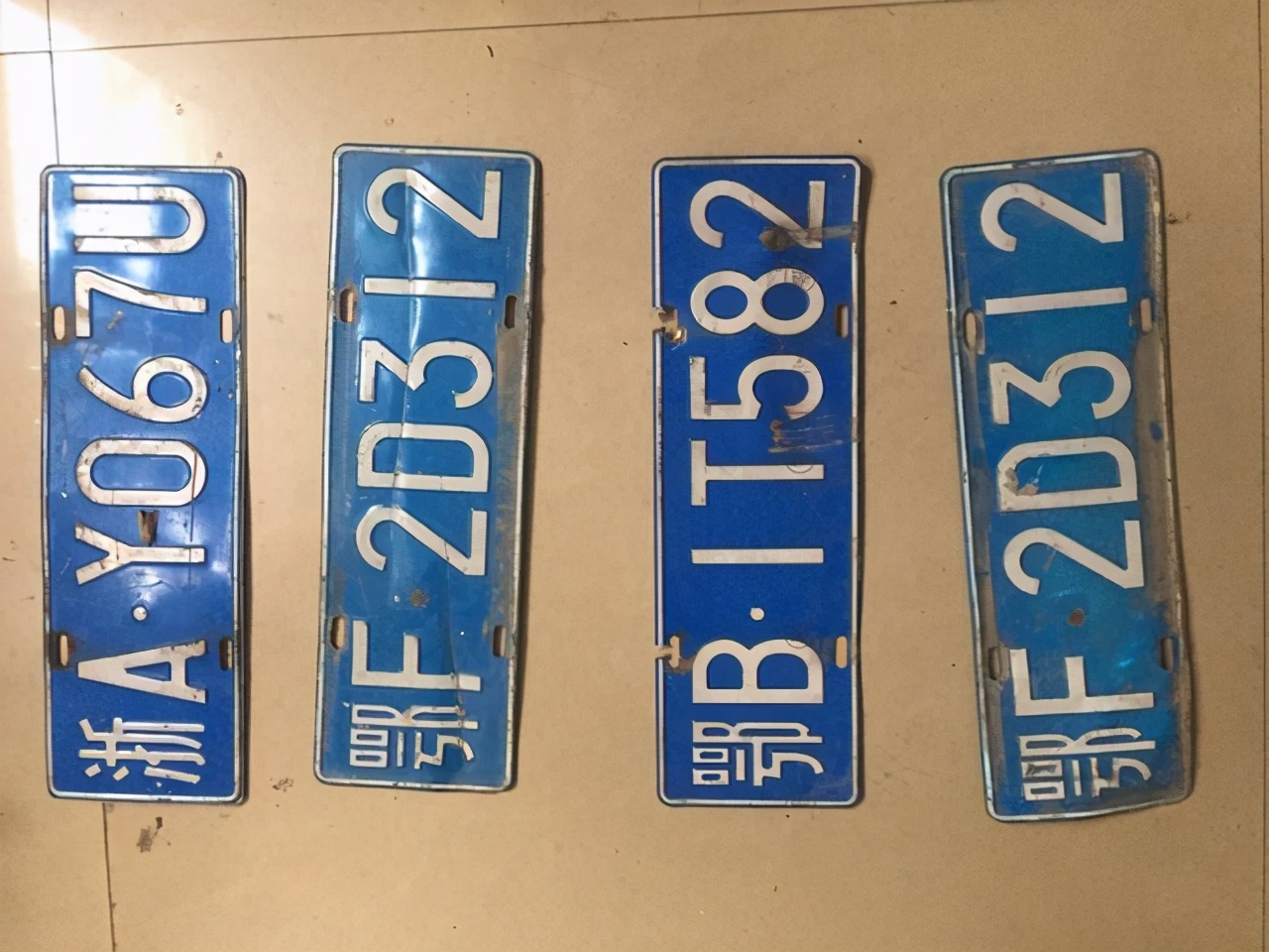 自己的两部车怎样更换车牌,自己名下的闲置车牌更换到自己车