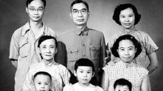 家里红旗不倒外面彩旗飘飘的男人,想外面彩旗飘飘又想家里红旗不倒