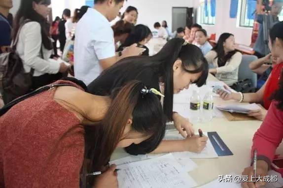 成都居住证都能干啥？外地人应当如何办理成都居住证？太全面啦