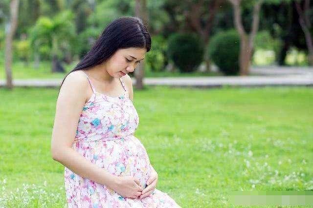 孕妇大小便失禁遭老公嫌弃,孕妇让座被大爷骂完整视频