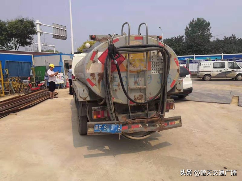 交警报废油罐车,报废车变加油车荆州