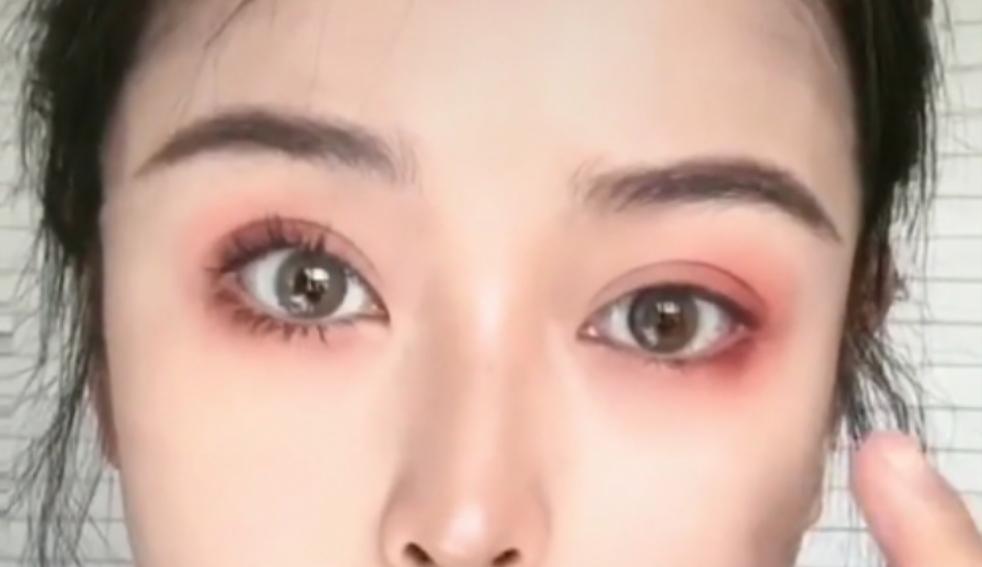 继“火烈鸟”后！中国又一“平价”睫毛膏火了薇娅直播30秒卖20万