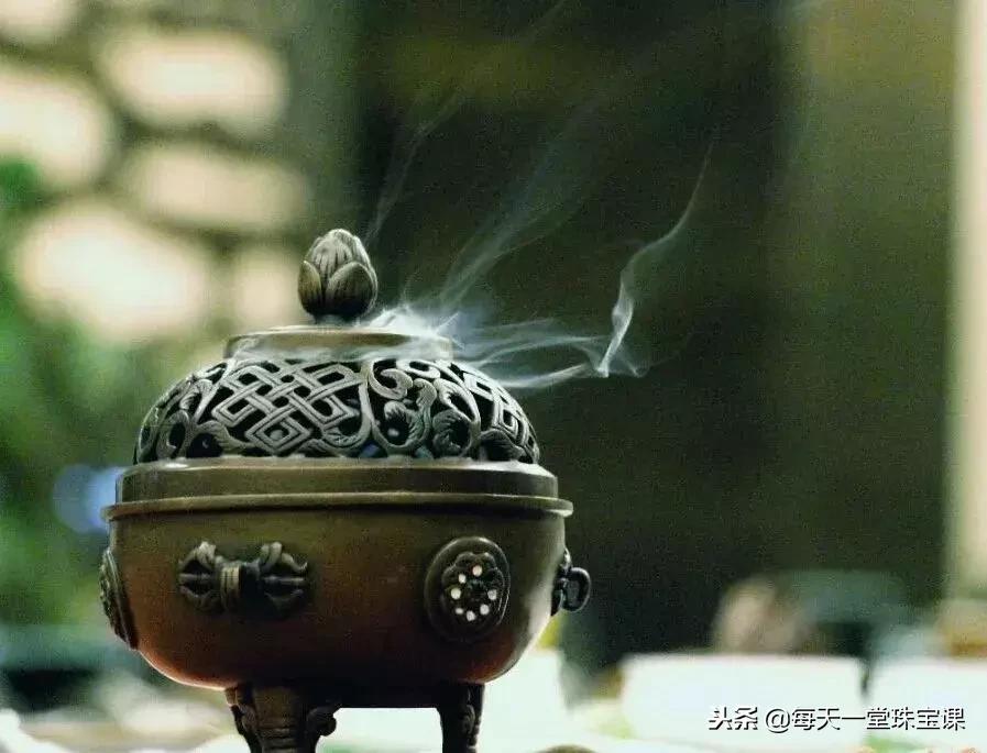 水晶和翡翠一起影响效果吗,水晶和玉石有辐射吗