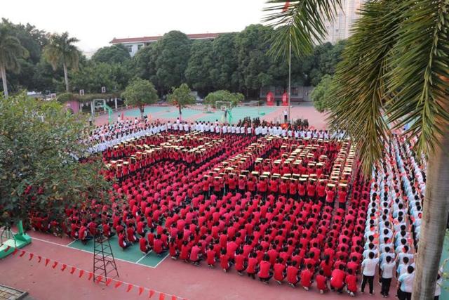 杀出重围｜这所中学凭什么打造这么多A等学生