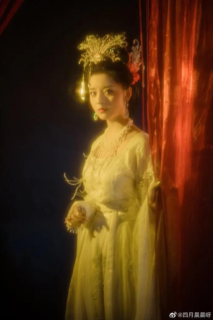 00后女孩演绎四大名著美女，凭一个造型火出圈，200万网友点赞