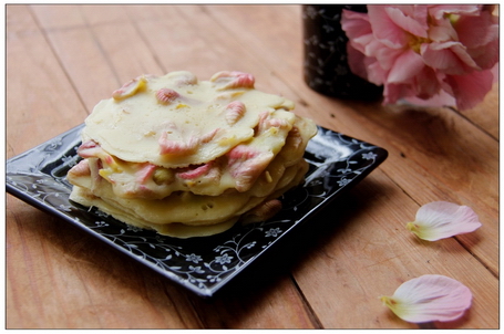 风中摇曳的秋色，是黛玉的“风露清愁”，是“年华都付与木芙蓉”
