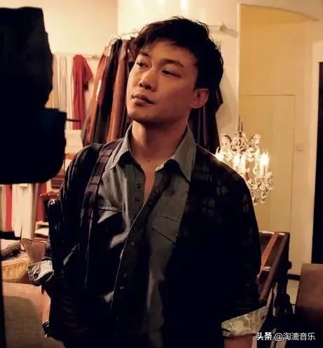 陈奕迅身体有什么缺陷,陈奕迅很怪的歌名