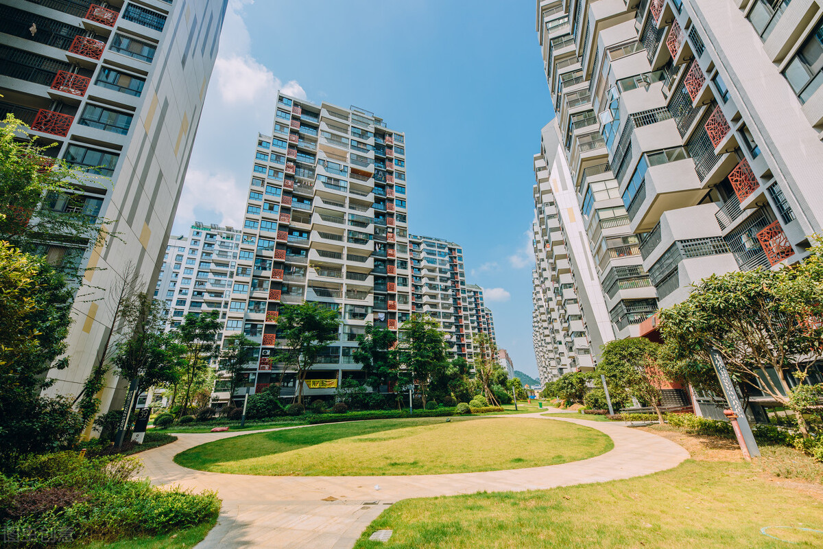 广州楼市买凤凰城还是买老破小,广州楼市避坑指南