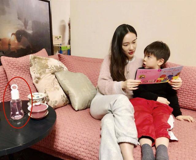 2岁宝宝脸发黄还有皮肤不均匀,宝宝快两岁了宝妈脸上有斑