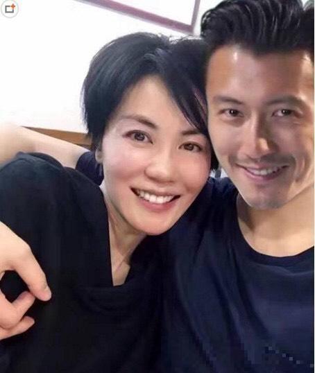谢霆锋王菲恩爱瞬间,谢霆锋王菲秀恩爱光明正大