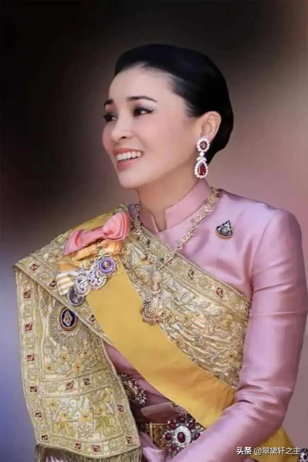 诗琳娜泰国,泰王接机诗琳娜
