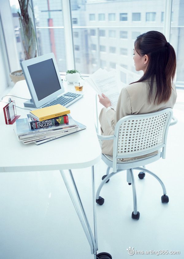 宣布破产后，我妈说40岁女人找工作应当去刷碗