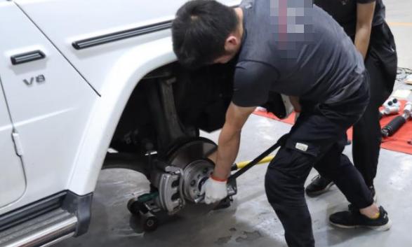 汽车左后轮哐当异响怎么回事,汽车后轮有嘎吱异响是什么原因
