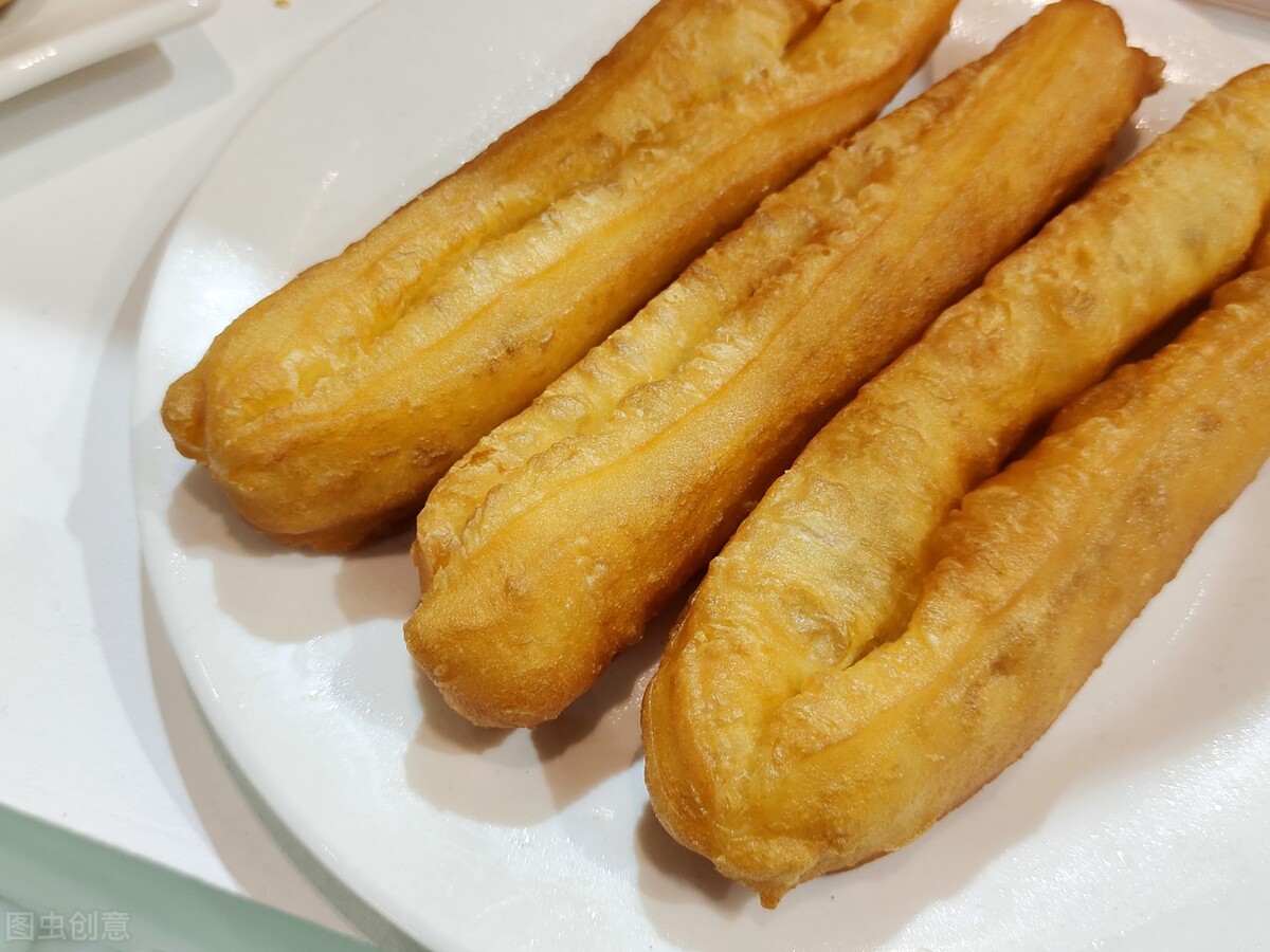 炸油条用泡打粉和小苏打制作方法,炸油条用小苏打和膨松剂效果好吗